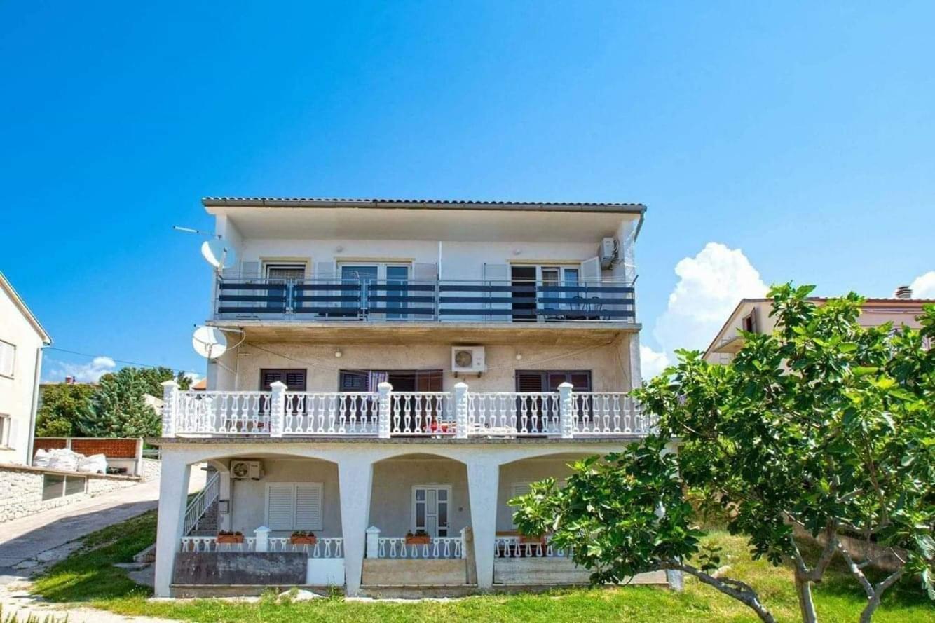Apartment Pemper Novi Vinodolski Bilik gambar