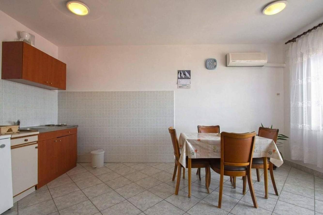 Apartment Pemper Novi Vinodolski Bilik gambar